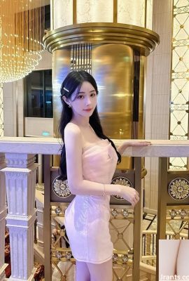 Siaran langsung gadis cantik “ula” mempunyai payudara yang panas dan cantik di bawah wajah manisnya (10p)