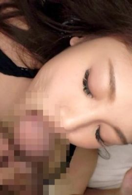 Kecantikan yang merupakan seorang jururawat dengan puting teguh dan pantat besar, seorang wanita cantik yang akan menjerit dengan selesa jika dia menggosok payudara besarnya.
