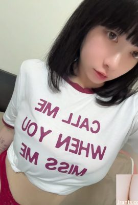 Gadis cantik “Petidi” menunjukkan keluk badannya yang indah dan menarik godaan yang menarik (10p)