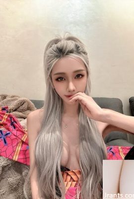 Pheromones Dewi “Yan” yang indah adalah goreng di udara dan rasa sensual. Dua puncak yang sangat cantik terlalu kagum, lengkung S adalah langsing dan bahan (10p)