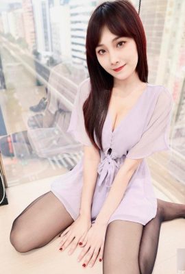 Perang “Salji” gadis cantik itu kecil dan segar, dan kaki cantiknya yang berkualiti tinggi adalah super putih dan lembut (10p)