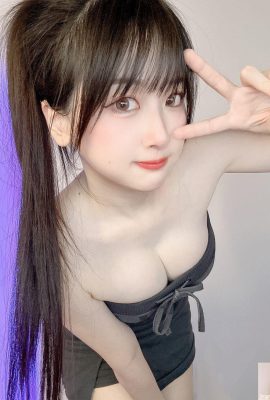 “Vivi” yang bermain -main telah melimpah payudaranya dan sangat busuk.