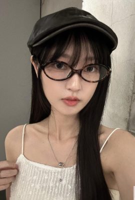 Gadis cantik di sebelahnya “Wu Fang” sangat gembira dengan kecantikan badan yang adil (10p)