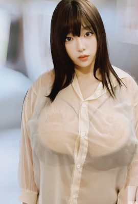 Selebriti Internet dengan payudara besar “Bibi” tidak dapat menutup payudaranya (10p)