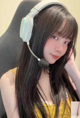 Live Live “Tingmi” Badan atas Badan menggariskan pesona seksi (10p)