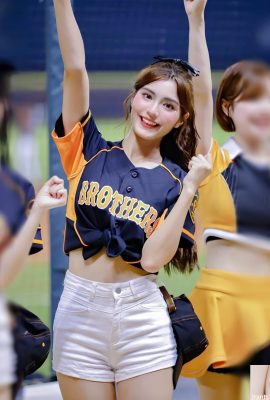 “Sasha” mempunyai badan berkualiti tinggi dengan perkadaran yang sempurna yang tidak boleh disalahkan (10p)