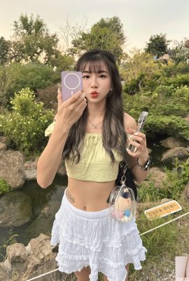 Model panas glamor “Jiujiu” mempunyai mata elektrik yang mendalam dan angka yang tidak dapat dinafikan (10p)