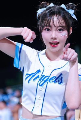 “Belle” adalah seorang gadis yang temperamental dengan payudara besar dan bulat. Dia kelihatan sangat wangi dalam foto (10p)