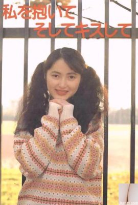 Bintang lucah di Urabon-Books Hold Me and Kiss Me (52p)