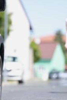 Gadis Asing itu sangat tampan, dan tokohnya sangat baik sehingga dia berkongsi pengalaman ereksinya dalam bertiga romantis (21p)