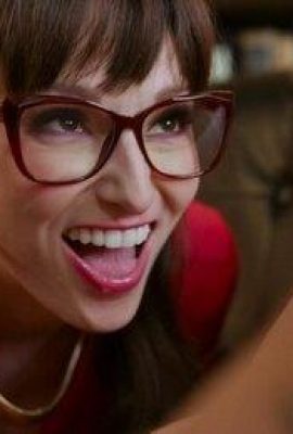 Suri rumah awek Irina mengongkek kedudukan seks doggie (20p)