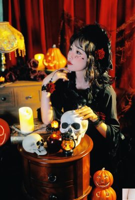 Rose Witch Chi Bai (32p)