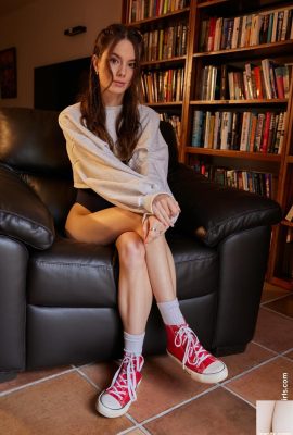 (WowGirls) 07 Ogos, 2025 – Liz Ocean – Reverie Bilik Membaca (105p)