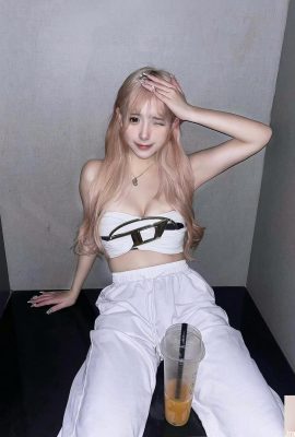 Gadis panas “Baicai” seksi menunjukkan badannya yang menarik tanpa rasa malu (10p)