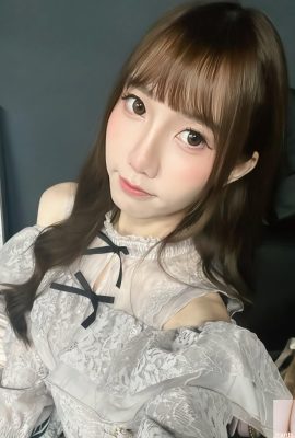 “Sora” menunjukkan wajah murni dan angka gembira (10p)