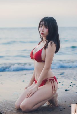 “Kesha Kesha” mempunyai payudara dan angka yang baik. Gambarnya menarik perhatian (10p)