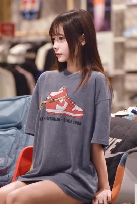 Gadis comel “yy” mempunyai tokoh langsing dan lengkung yang sangat menggoda (10p)