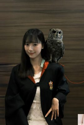 “Jin Xia” mempunyai mata besar yang sangat comel dan tokoh langsing dengan saraf optik provokatif (10p)