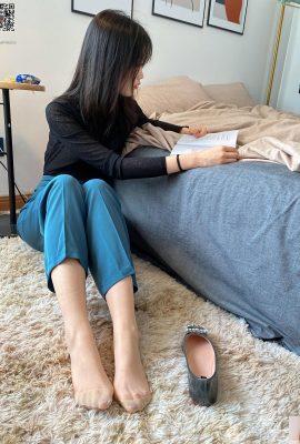 (ISS) Meihan “Bermain Dengan Kaki” (94P)